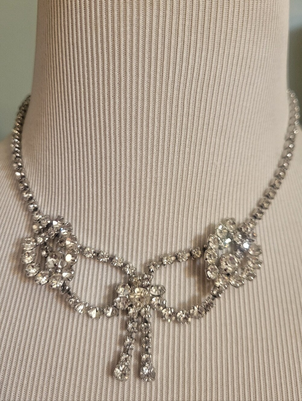Vintage Rhinestone Choker Style Necklace - Picture 2 of 8